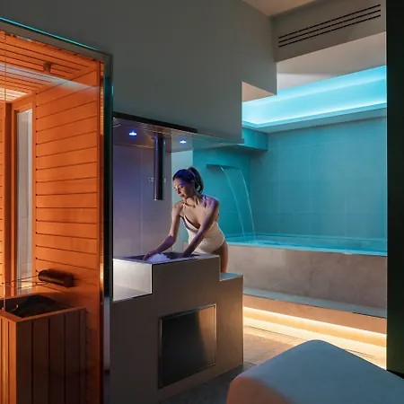 Iq Hotel